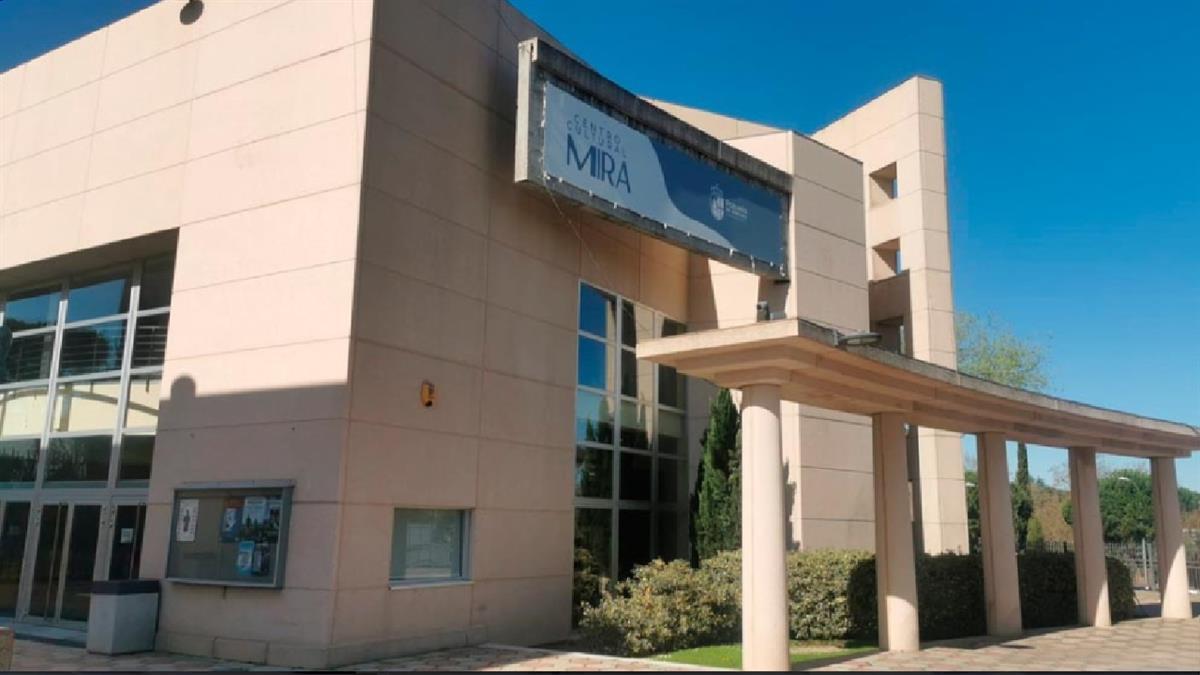 Más de mil plazas en disciplinas teóricas, plásticas o idiomas para los empadronados en la ciudad.