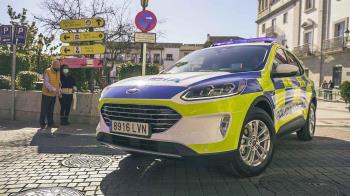 Los cinco nuevos coches tienen tecnología híbrida y los trajes están hechos de tejidos sostenibles y reciclados