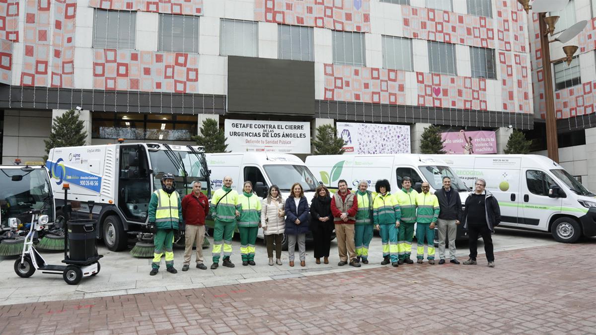 Se trata de cuatro furgonetas, dos barredoras eléctricas y dos patinetes eléctricos