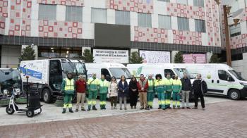 Se trata de cuatro furgonetas, dos barredoras eléctricas y dos patinetes eléctricos
