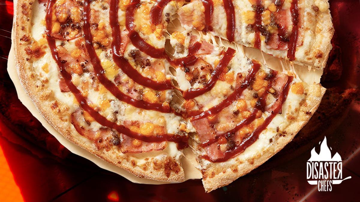 Los streamers crearon esta pizza durante la primera emisión de su programa, Disaster Chefs