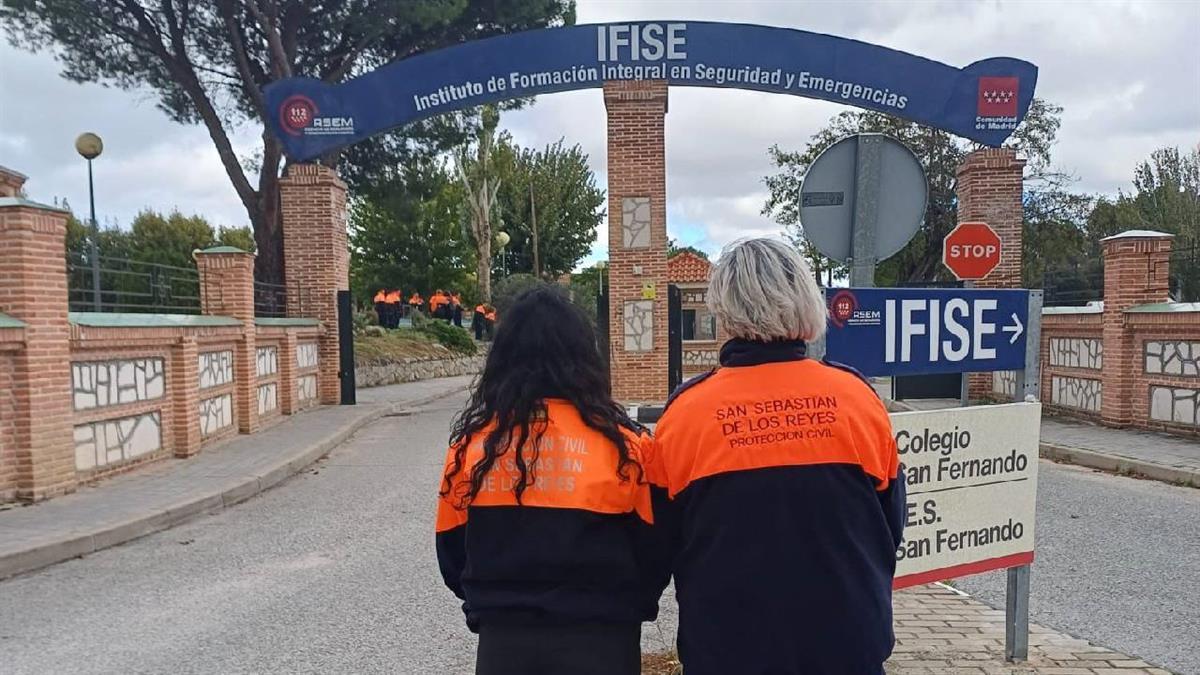 Tras superar la parte teórica, los voluntarios de Sanse se ponen manos a la obra