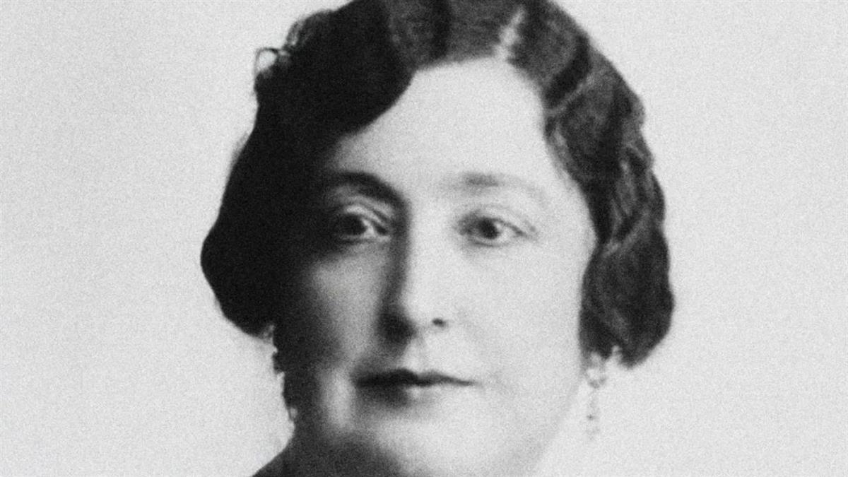 Es una propuesta escénica basada en las entrevistas de Carmen de Burgos (Colombine)