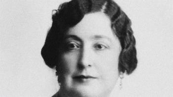 Es una propuesta escénica basada en las entrevistas de Carmen de Burgos (Colombine)