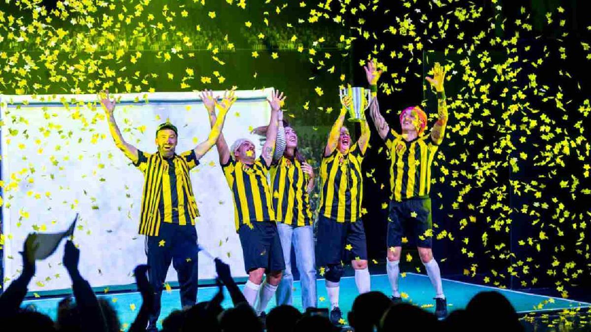 Este espectáculo de teatro gestual trata sobre la pasión por el fútbol, capaz de unir y enfrentar a millones de personas