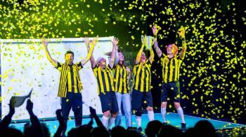 Este espectáculo de teatro gestual trata sobre la pasión por el fútbol, capaz de unir y enfrentar a millones de personas