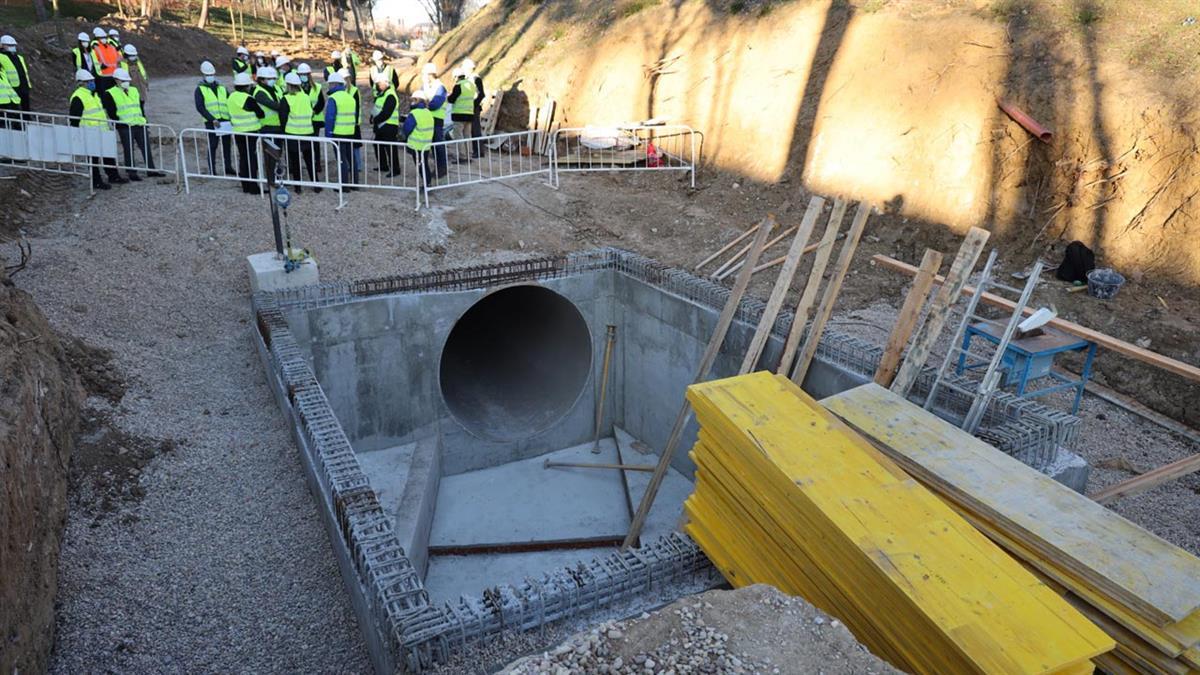 Los trabajos consisten en la ampliación y mejora de la red de saneamiento y alcantarillado