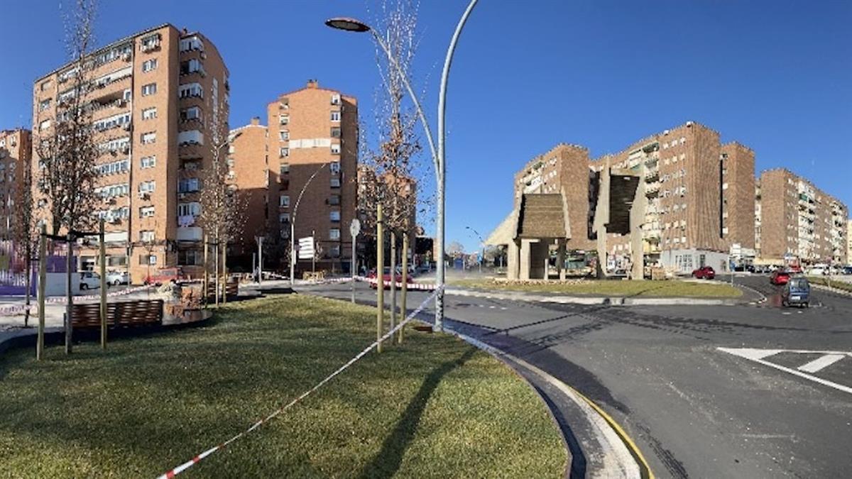 Los trabajos de remodelación del entorno modernizan el diseño urbano en el que los viandantes ganan terreno a los coches