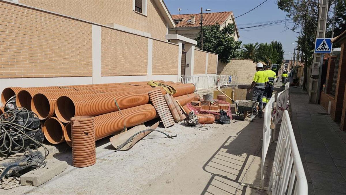 El consistorio avanza en las obras de ampliación y mejora de colectores en la calle Jardines