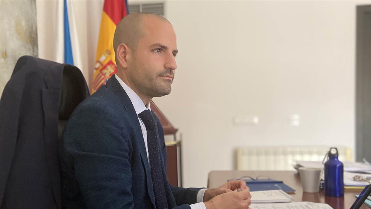 Además, se ha dado un paso importante para comenzar con la renovación de juegos infantiles en parques, centros educativos y polideportivos 
