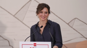 Sánchez arremete contra la presidenta madrileña y Feijóo le manda al psicólogo