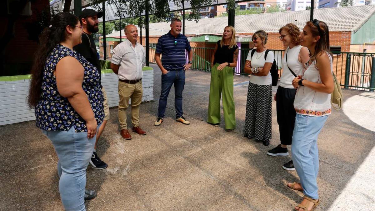 Se incluyen los servicios de desayuno y comedor