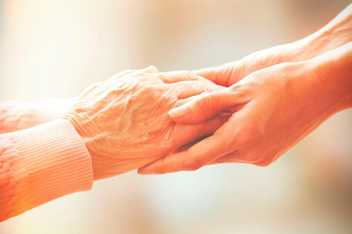 Se busca chica para cuidar a personas mayores