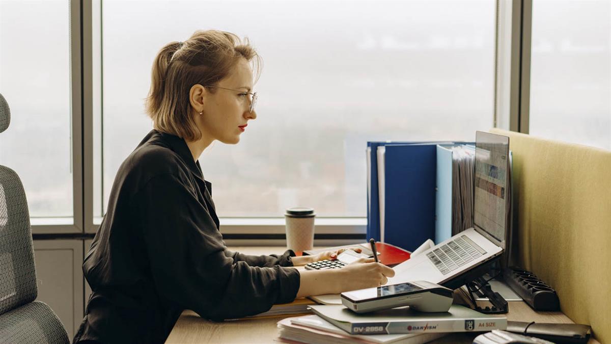 La Agencia de Colocación publica vacantes para auxiliar administrativo y aforadores/encuestadores