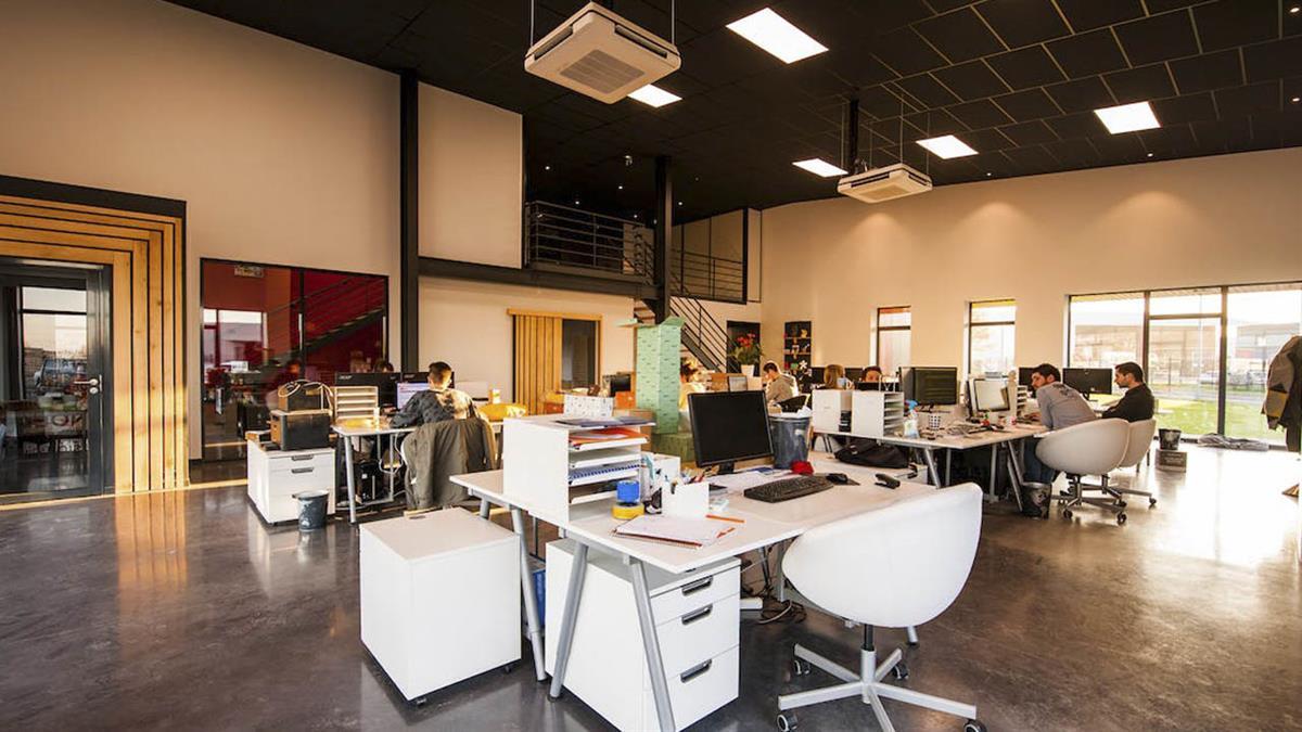 Se buscan administrativos recepcionistas y técnicos de aire acondicionado