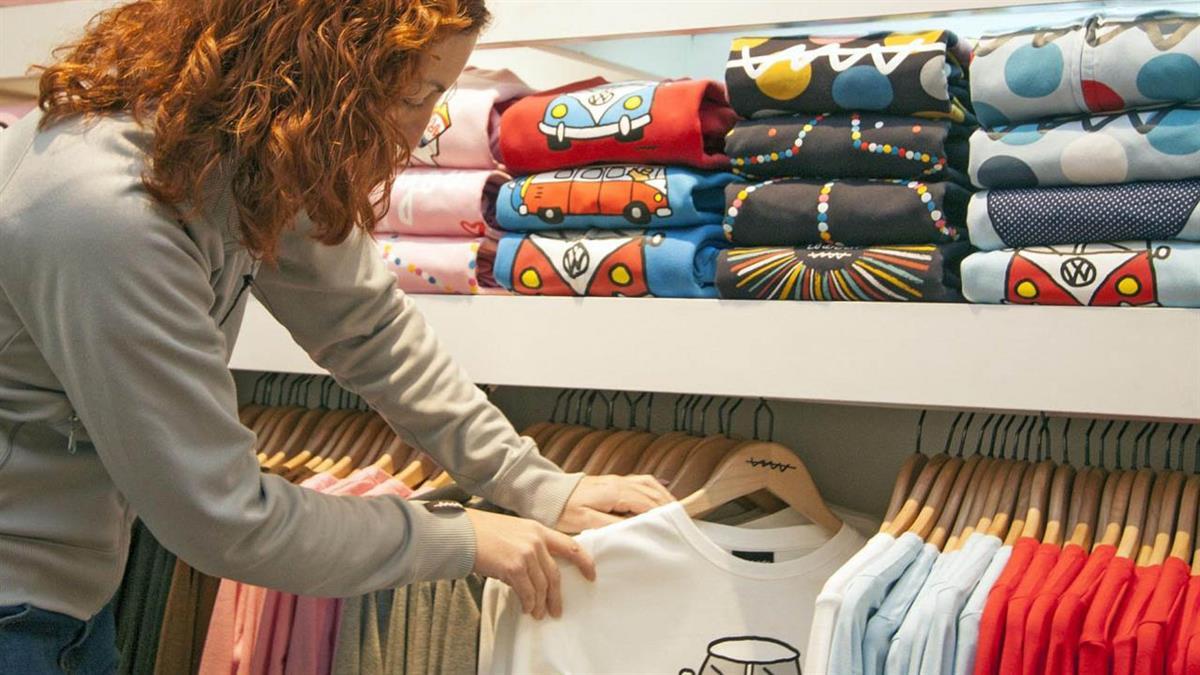 Se necesitan dependientes, empleados de hogar y operarios de obra