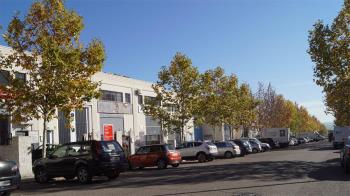 Hay puestos vacantes de personal de almacén y técnico de sistemas de telecomunicaciones