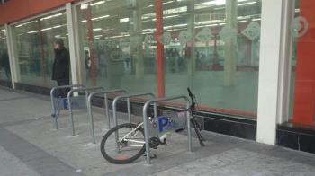 La formación pide un aparcabicis más seguro para los usuarios de la estación