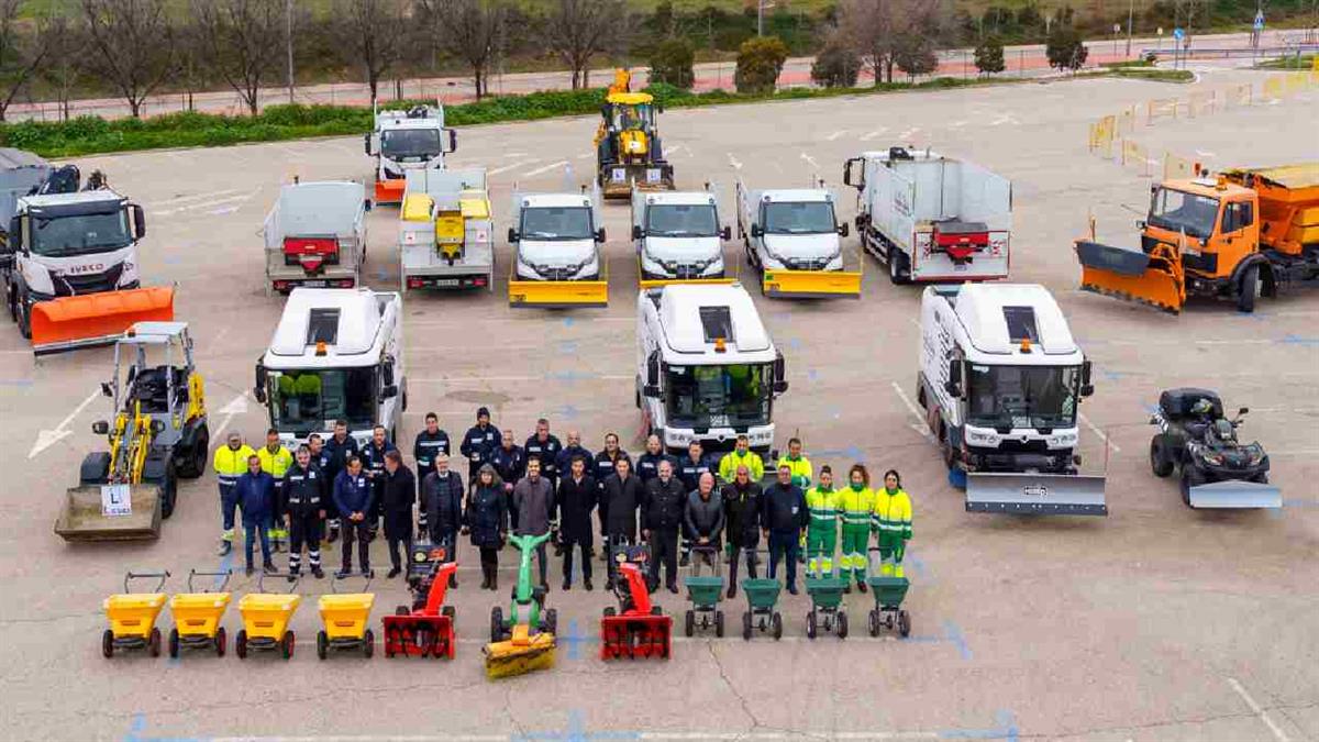 El Ayuntamiento despliega un operativo de 200 profesionales, maquinaria especializada y 200 toneladas de sal