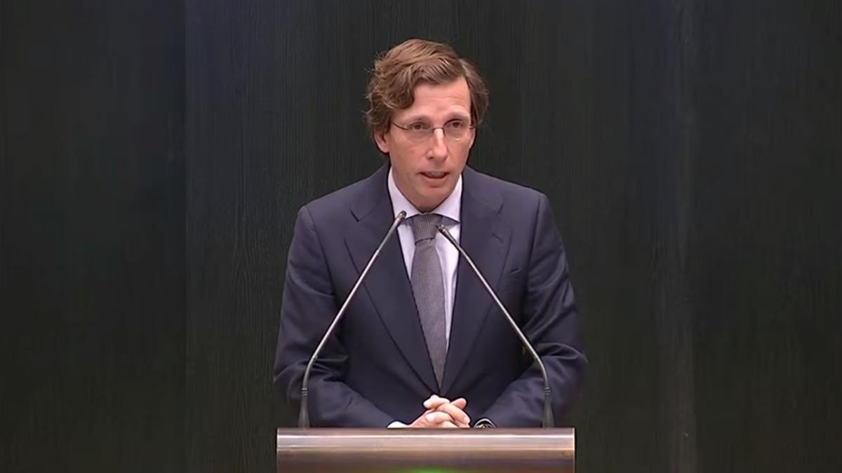 La primera intervención del pleno protagonizada por Luis Cueto desgranó al detalle la agenda del alcalde en febrero