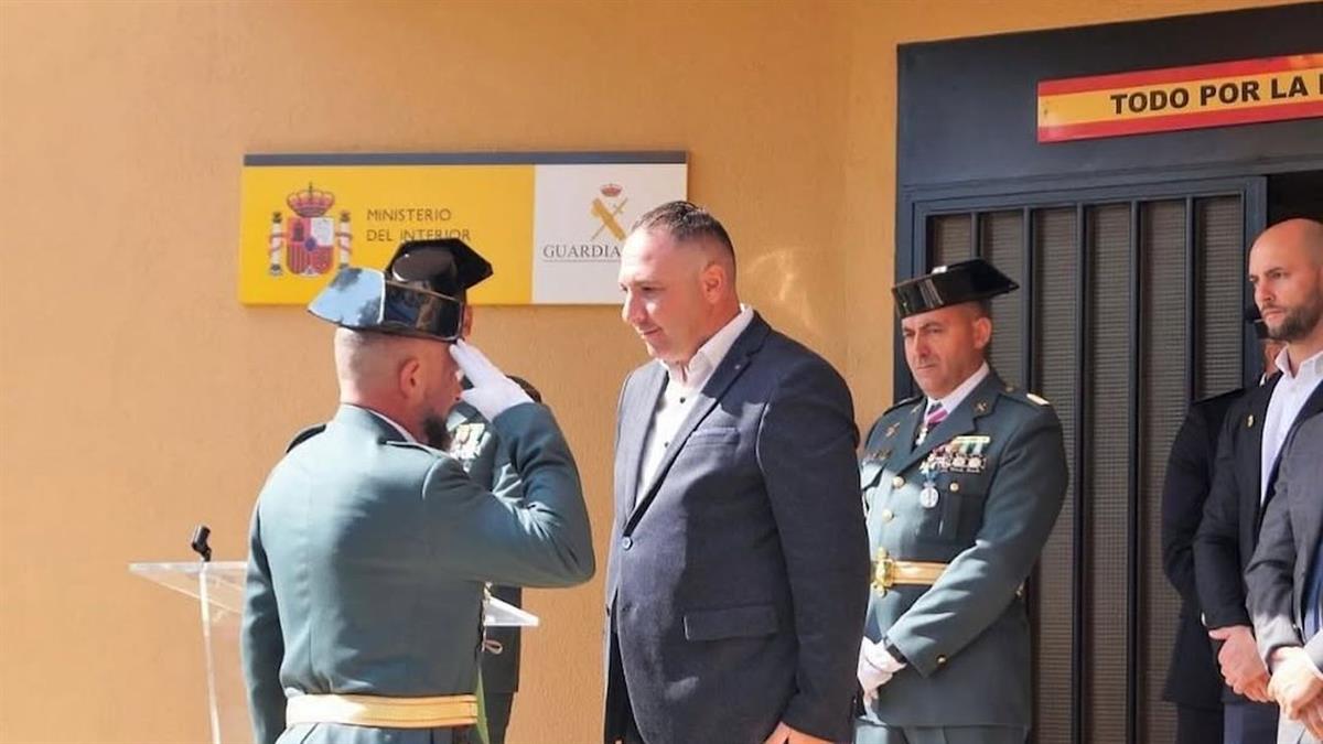 EL pleno municipal pone en valor el trabajo que hacen los guardias civiles para velar por la seguridad de los vecinos y vecinas del municipio y de la zona