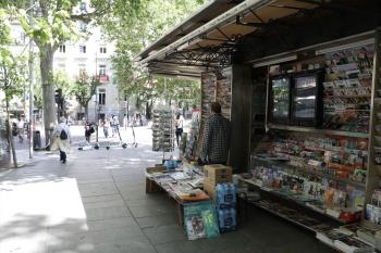 El Ayuntamiento, de acuerdo con la Asociación de Vendedores Profesionales de Prensa de Madrid, permitirá a los quioscos ampliar su oferta publicitaria, incrementando así sus ingresos