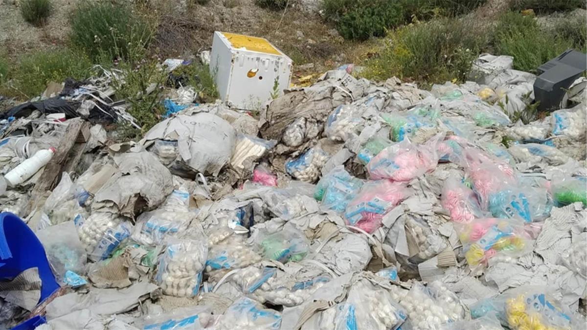 La acumulación de escombros pone en peligro la zona natural