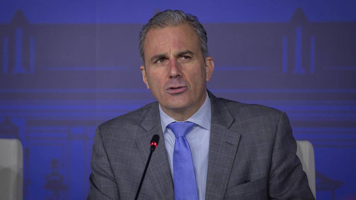 El concejal en el Ayuntamiento de Madrid deja la decisión en manos del partido 