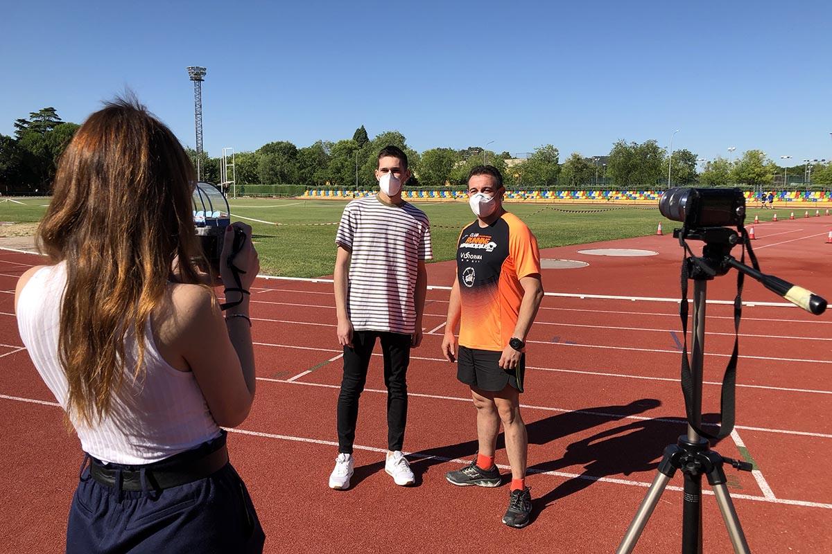 El director deportivo del Club Running Imprime Regalos repasa en Televisión de Madrid los inicios del club, sus objetivos y lo que representa el atletismo en la ciudad
