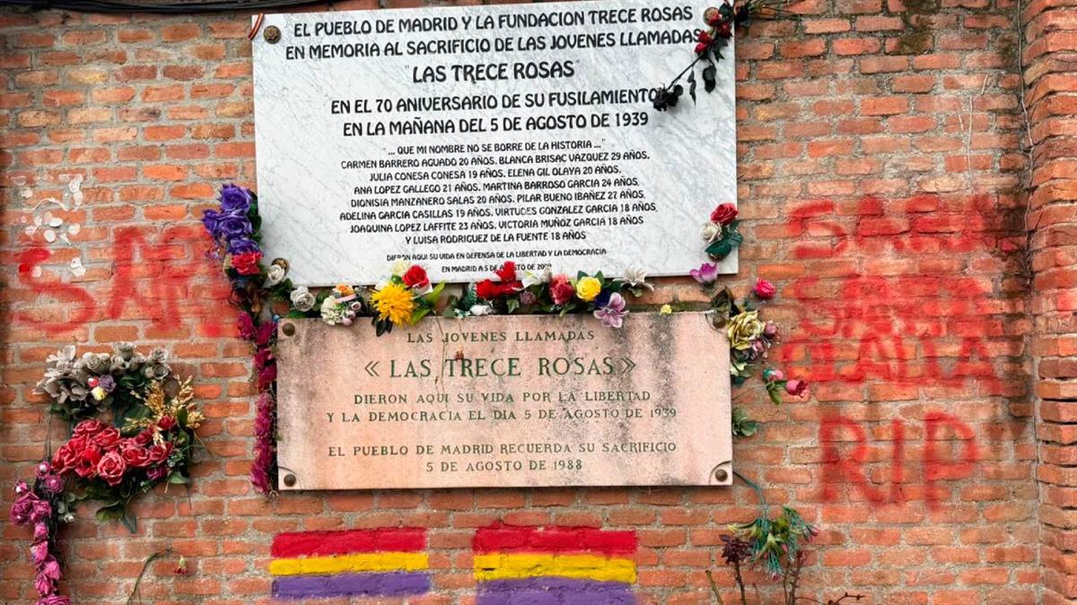 Óscar López reacciona a las amenazas contra Sarah Santaolalla en la tumba de las 13 Rosas