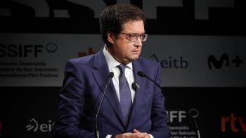 El secretario general del PSOE de Madrid critica la participación de la presidenta regional en un evento de Mar-a-Lago 