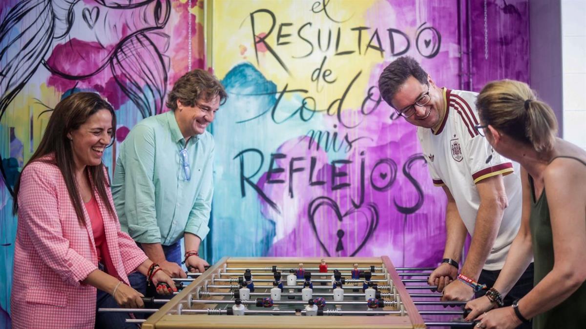 El líder de los socialistas madrileños oficializó su candidatura a la presidencia regional en el feudo socialista junto a Javier Ayala uno de sus principales apoyos