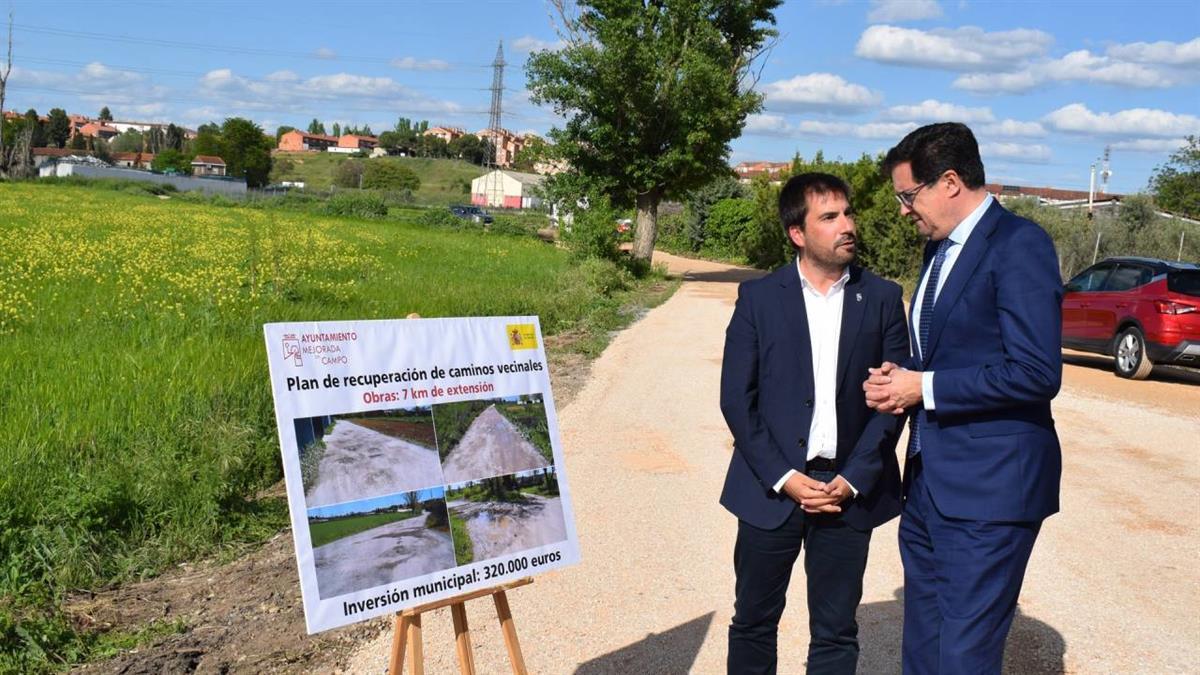 El ministro se ha interesado por el proyecto de restauración de caminos de la Vega