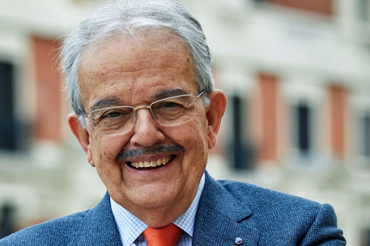 La Universidad Pública de Navarra fue la encargada de otorgar este cargo al docente por su gran papel como maestro 