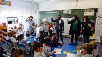 La alcaldesa ha visitado el colegio Escuelas Pías de San Fernando