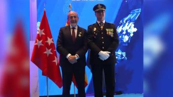 Por su contribución en la buena imagen de la Policía Nacional