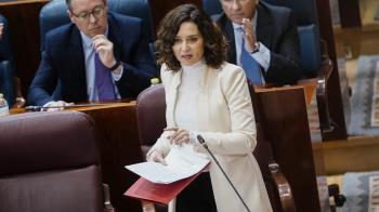 La presidenta ha presentado en el pleno de la Asamblea de Madrid un pacto contra la brecha digital