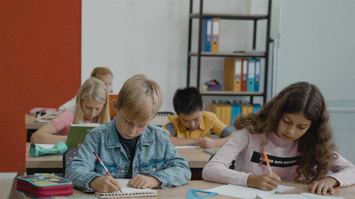 El Ayuntamiento ha aprobado el listado de beneficiarios de las becas que ascienden a 1,1 millones de euros