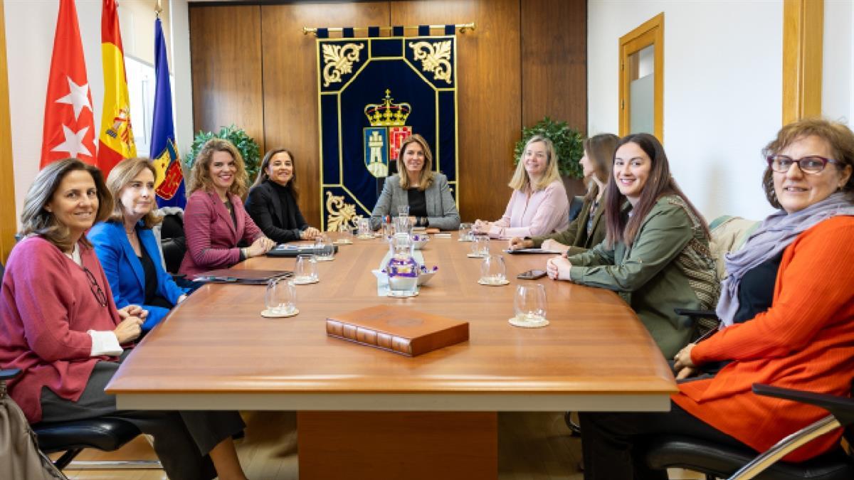 El Ayuntamiento presta su colaboración a asociaciones que defienden la maternidad y apoyan a mujeres embarazadas