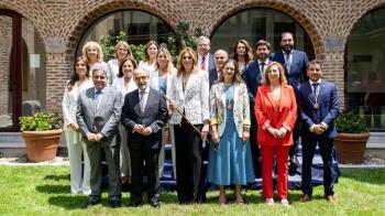 Introduce la figura de los concejales de zona 