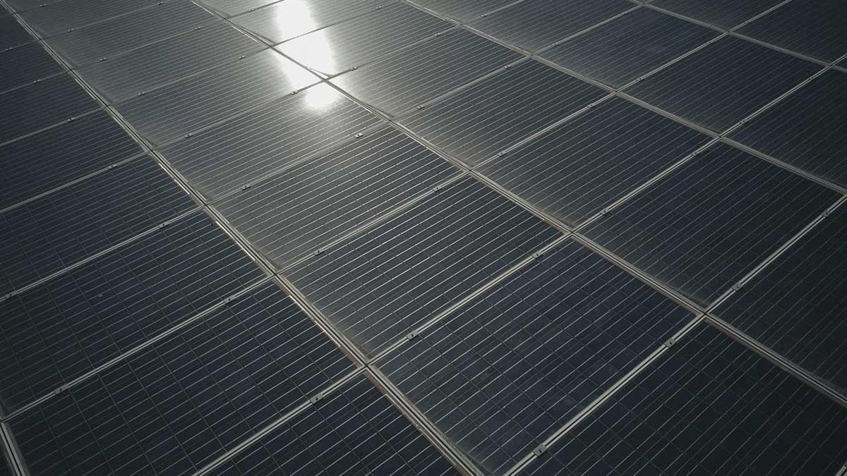 El colegio Humanitas Bilingual School instala placas solares fotovoltaicas que generarán un tercio de la energía que consume el centro 