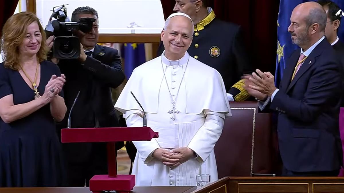 El Santo Padre habla de la dignidad de la vida humana en la Cámara Baja y recibe una ovación de aplausos de siete minutos