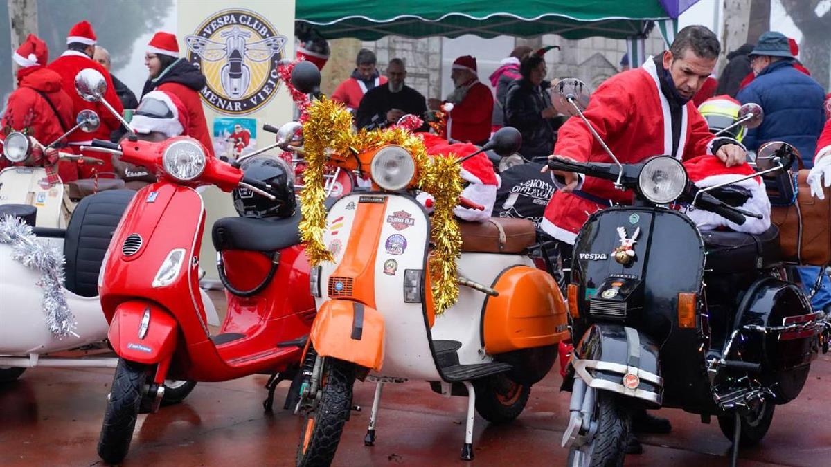Una bonita iniciativa en la que cada participante, vestido de Papá Noel, ha aportado un juguete que irá destinado a diferentes entidades sociales