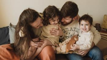 El paquete de ayudas está destinado a ofrecer apoyo económico por nacimiento, adopción y acogimiento,