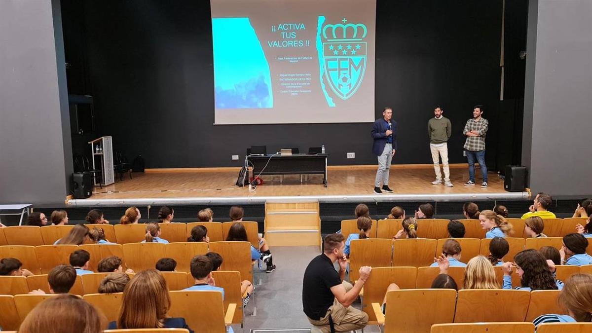 El concejal de Deportes asistió a la jornada 'La Escuela es tu Casa'