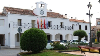 El Ayuntamiento cifra en 8,88 millones el resultado presupuestario positivo y destaca la reducción del déficit del remanente, mientras los populares alertan de deuda y reparos de Intervención