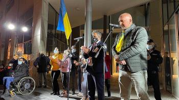 El Ayuntamiento y la Plaza de la Guardia Civil permanecerán iluminados con la bandera de Ucrania 