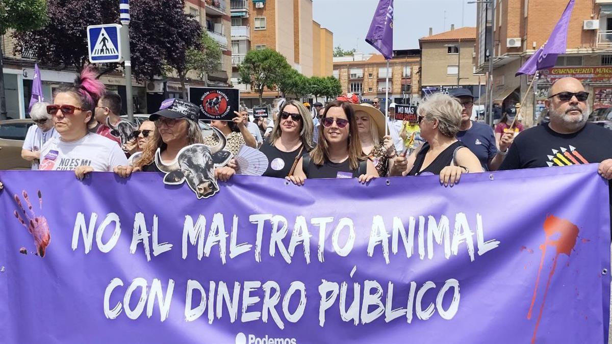 La concentración estuvo convocada por Parla Animalista, una plataforma local que lucha por el bienestar animal