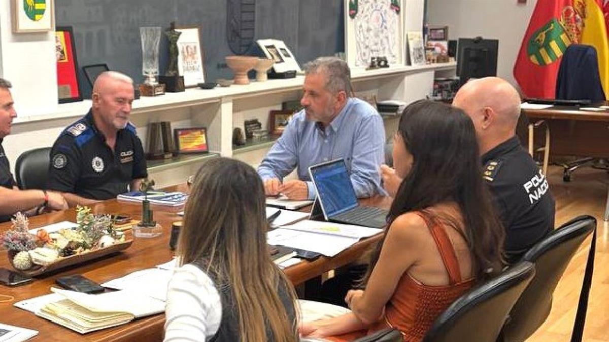 Más de un centenar de efectivos de las Policías Local y Nacional desplegados por toda la ciudad