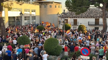 Decenas de vecinos y vecinas se unieron para manifestar de forma masiva su apoyo a la ciudad autónoma 